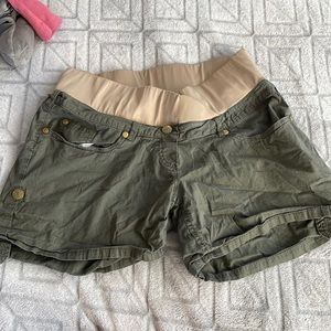 Wrap around Maternity shorts army green